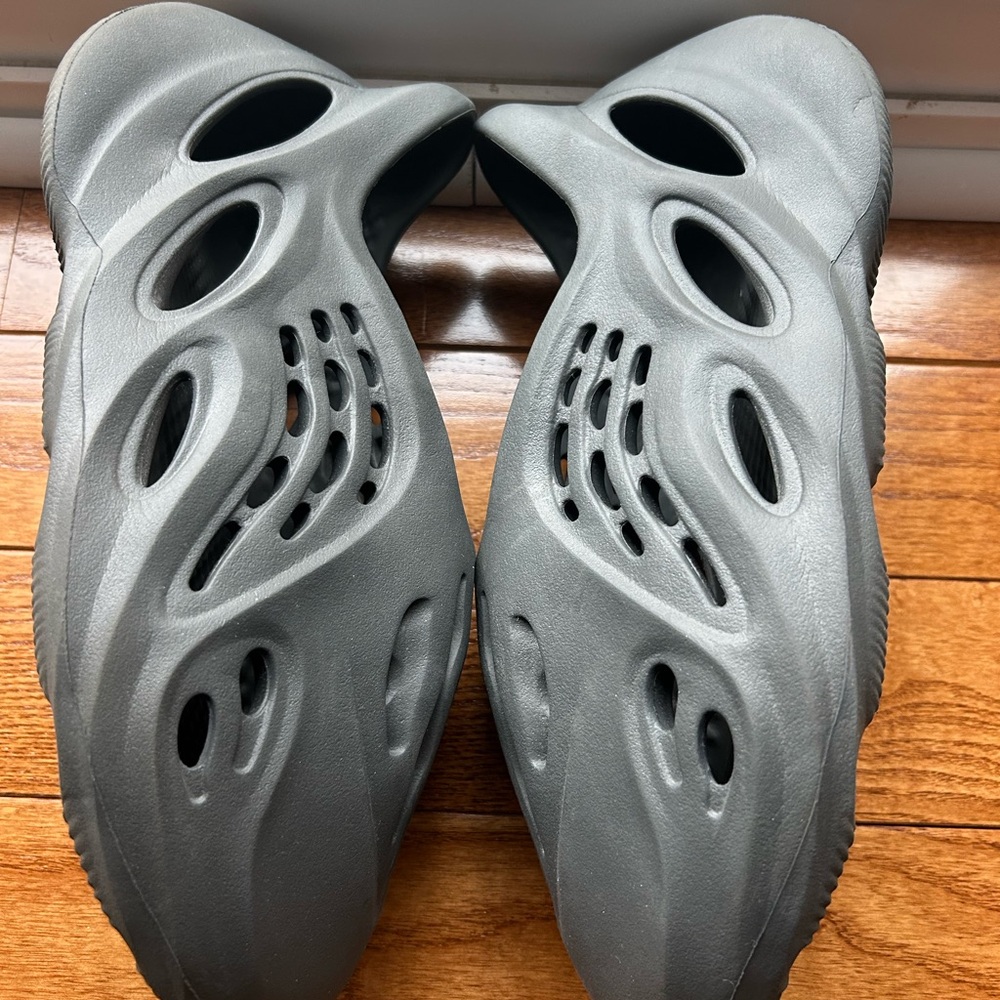 Excellent condition Adidas Yeezy Foam Runner - Picture 5 of 8